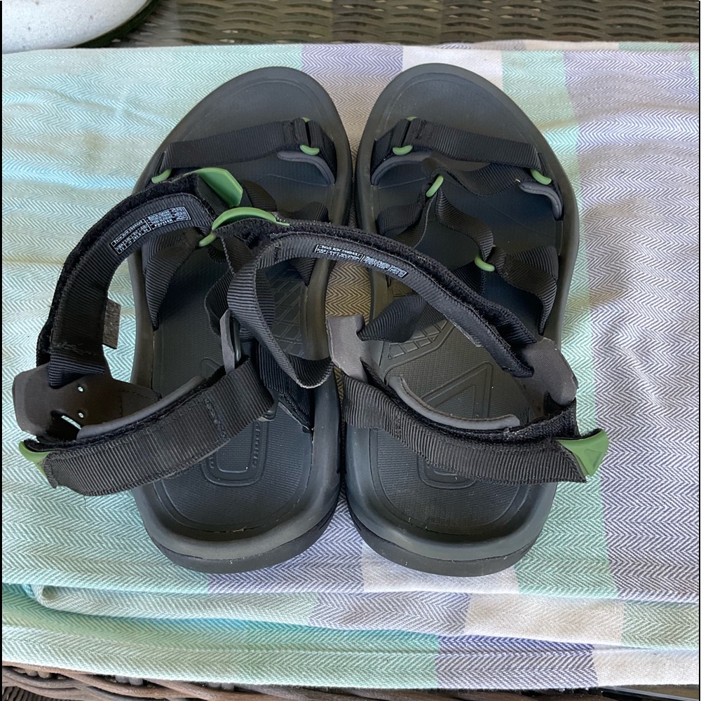 Teva Men’s black sandals in sport model